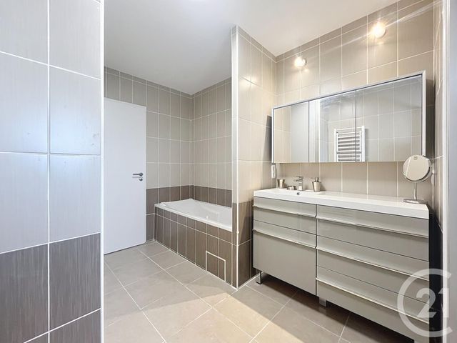 Appartement F3 à vendre - 3 pièces - 103.29 m2 - THUIR - 66 - LANGUEDOC-ROUSSILLON - Century 21 Terres Catalanes